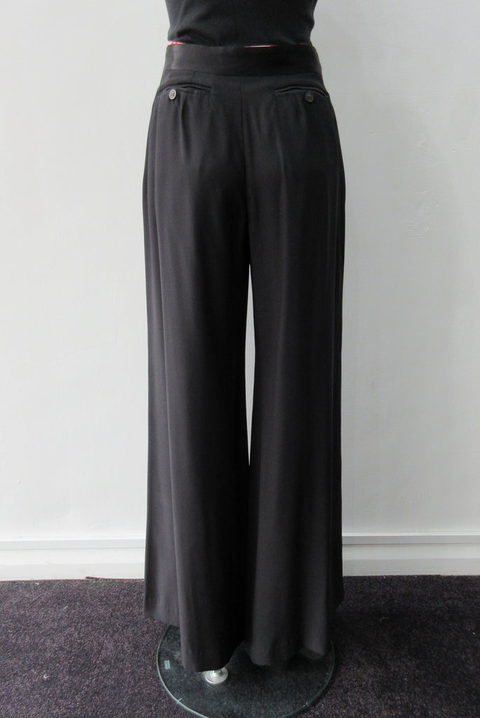 Soft flowing flared trouser with inside cntrast waistband trim.  Black colour.  Size 10 Inseam 81.5cm, Outseam 106cm, 100% Polyester Contrast: 100% Silk, Dry Clean Only, 240g approximate weight. Made in England