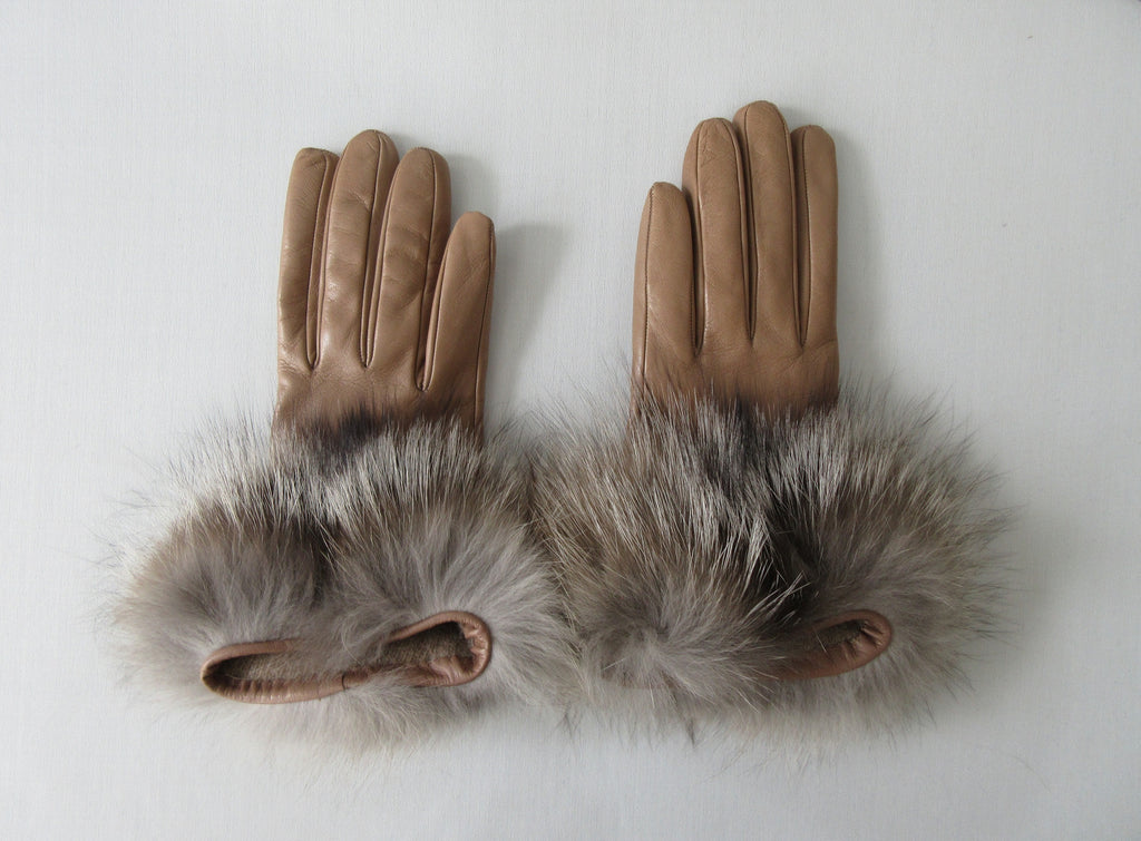 Gala Gloves Taupe Glove with Alpaca Base. Item Number D146NEWCALP ALPACA 948 002. Taupe Goves with Alpaca Base, 100% Leather upper, 100% Alpaca base. Made in Italy. 70g approximate weight.