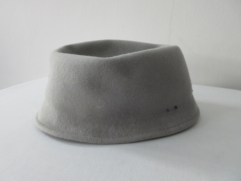 Olka Hats 100% Wool with dark grey felt and Sequin trim. Size unknown, 58.5cm inside circumfrence. Length 26.5cm, Width 20cm, Height 12cm, 26g approximate weight. 100% Wool  Made in Canada