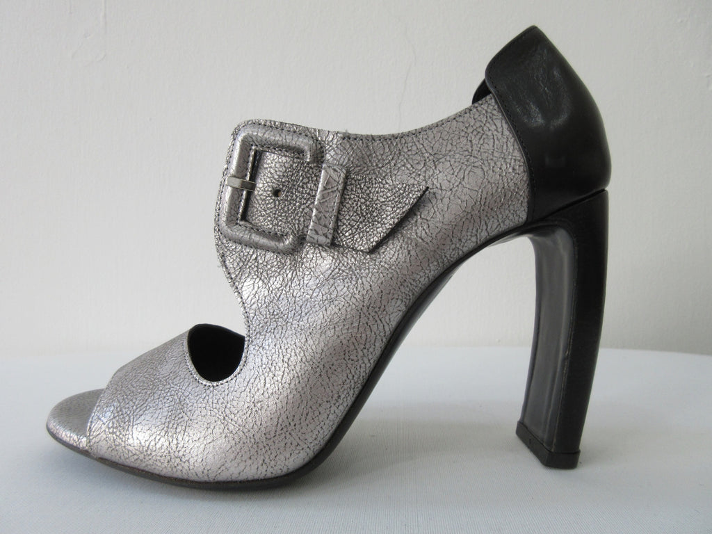 Vic Matie Buckled Silver Shoe. Product Number: Vic Matie 1L5510D.L90BDYB382 Sandalo Loeve/Alcazar 109/101, 9.5cm heel, 100% Leather, Made in Italy