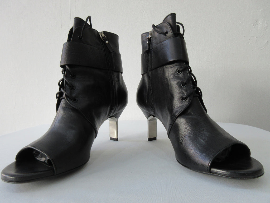 Vic Matie Laced & Buckled Open Toe Boot. Product Number: Vic Matie 1N6996D.NB2N20101 San/Tro Magritte 101 Black with 4cm Metal Heel. 100% Leather. Made in Italy